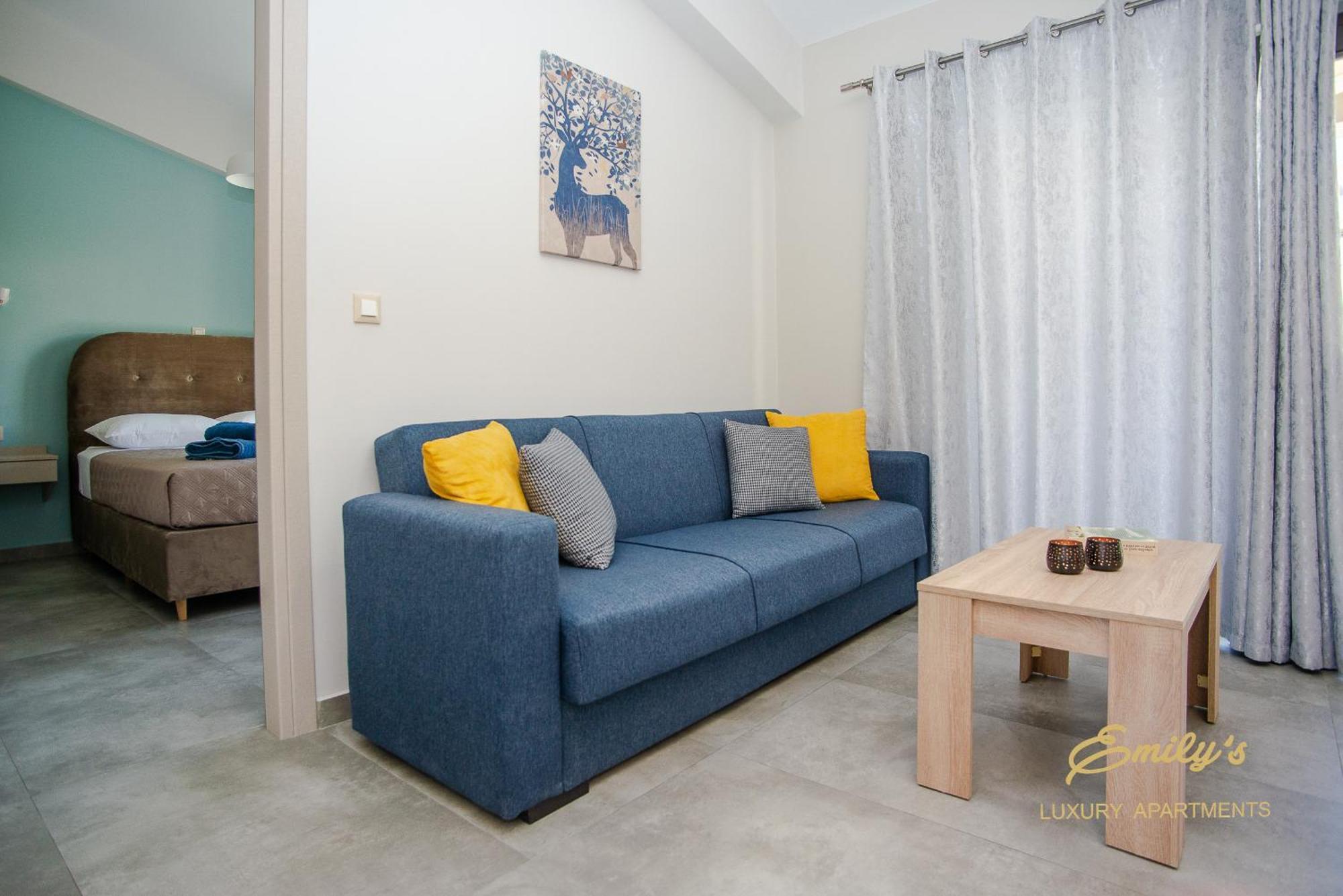 Emily'S Luxury Apartments Аргостолион Екстериор снимка