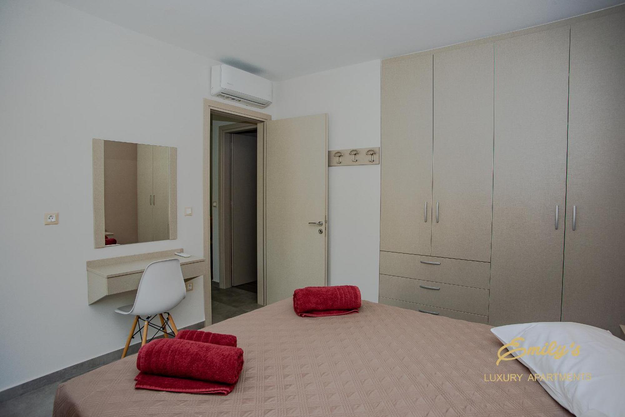Emily'S Luxury Apartments Аргостолион Екстериор снимка
