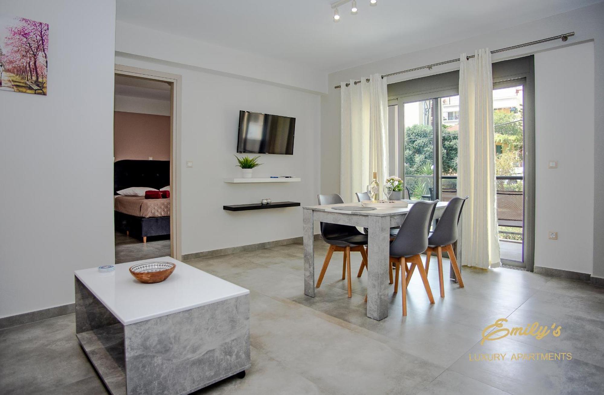 Emily'S Luxury Apartments Аргостолион Екстериор снимка