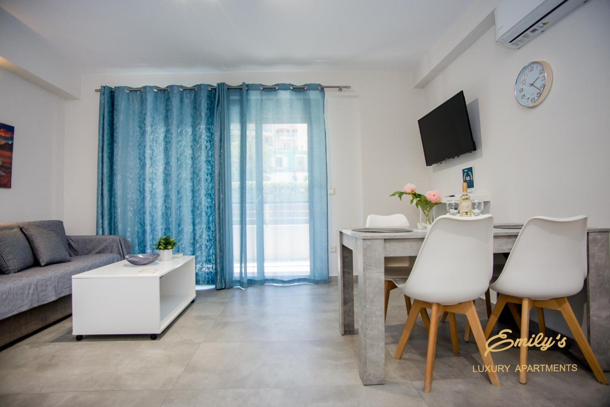Emily'S Luxury Apartments Аргостолион Екстериор снимка