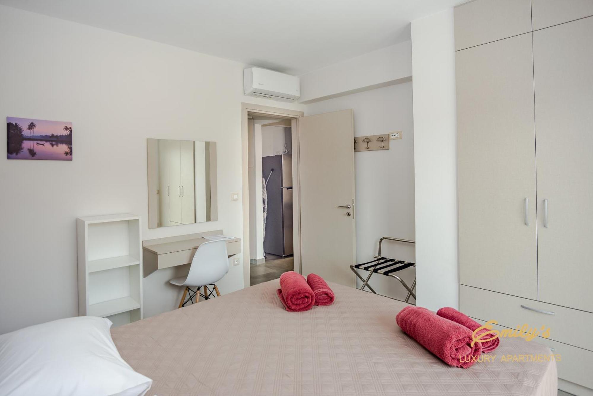 Emily'S Luxury Apartments Аргостолион Екстериор снимка