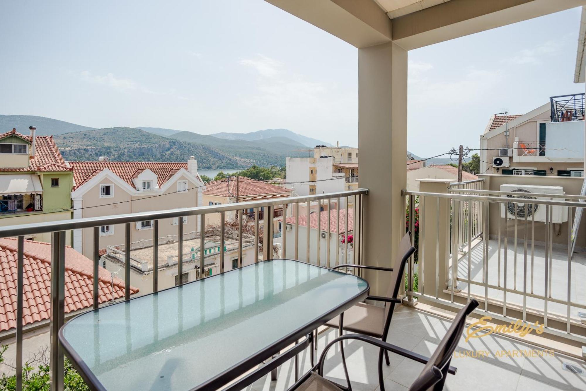 Emily'S Luxury Apartments Аргостолион Екстериор снимка