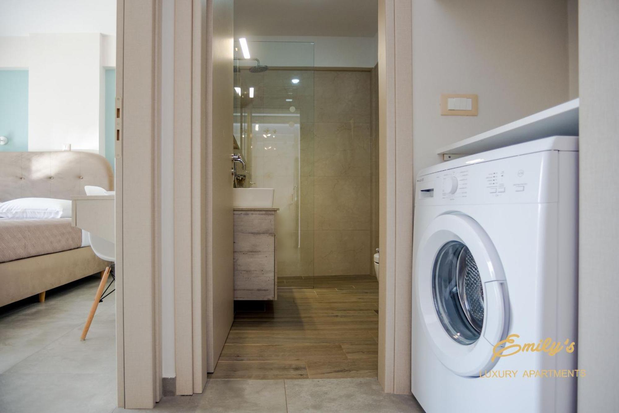 Emily'S Luxury Apartments Аргостолион Екстериор снимка